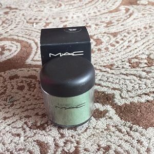 MAC pigment golden olive